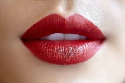 Tips-and-tricks-for-fuller-lips
